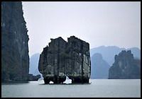 TOURISTS IN Halong Bay 1-day Tour